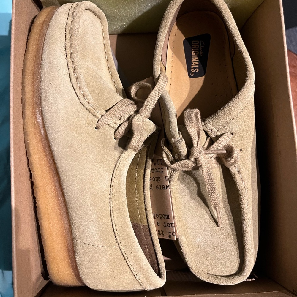 Women’s size 7 Clarks barely worn like new
